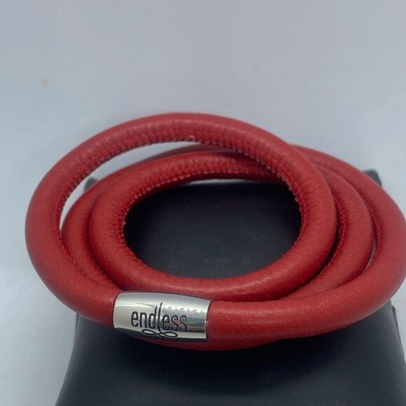 Endless Red Leather Bracelets with .925 Ster Silver Magnetic Clasp - Picture 2 of 4
